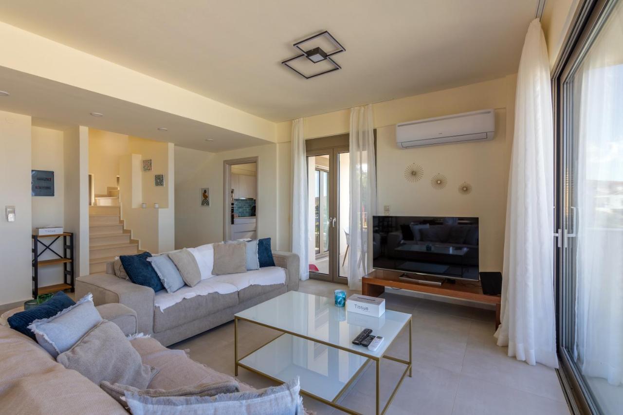 3 Bedroom Villa With Stunning Sea View & Private Parking Eléa Kültér fotó